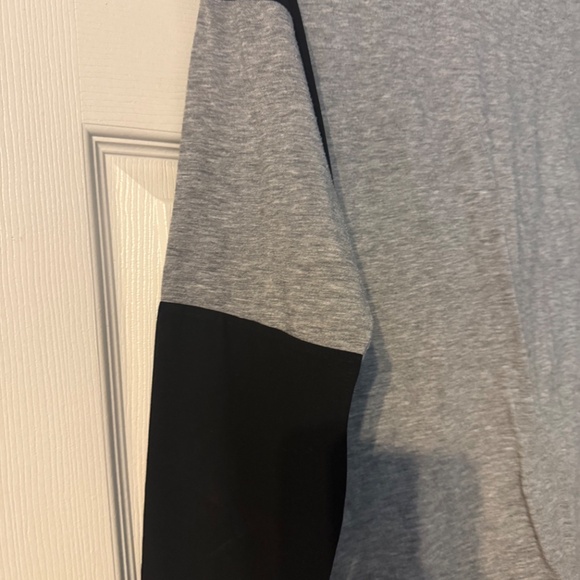 Black and gray long sleeve shirt - Picture 3 of 3